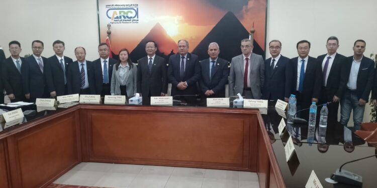 وفد جامعة yangzhou الصينية يزور مركز البحوث الزراعية لبحث آفاق التعاون المشترك