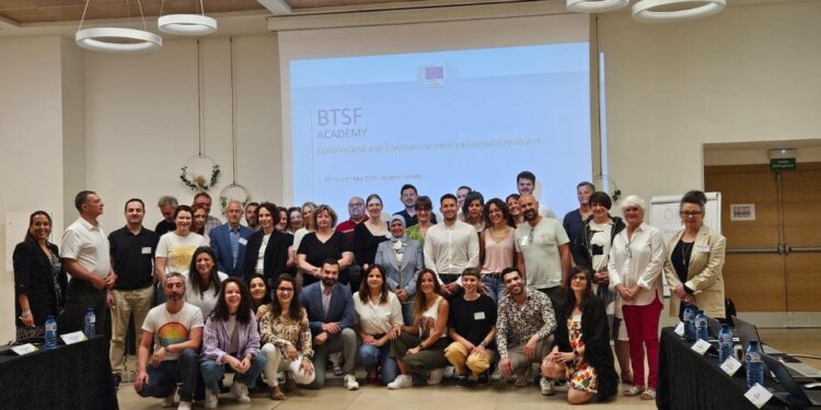 متبقيات المبيدات يشارك في برنامج تدريب دولي حول سلامة ومراقبة المنتجات الغذائية بأسبانيا