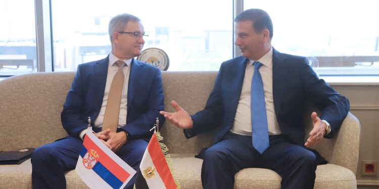 وزير الزراعة يبحث مع نظيره الصربي تعزيز التعاون الزراعي والأمن الغذائي في البلدين