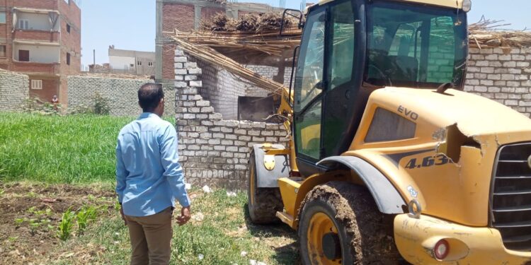 "الإصلاح الزراعي" يزيل 438 حالة تعدي في المهد ويواصل جهود الدعم الفني للمنتفعين 1 “الإصلاح الزراعي” يزيل 438 حالة تعدي في المهد ويواصل جهود الدعم الفني للمنتفعين