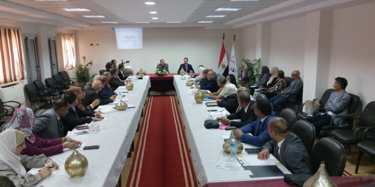 «الخدمات البيطرية» تتابع جهود تحصين الماشية والوضع الوبائي بالمحافظات 1 اجتماع الخدمات البيطرية