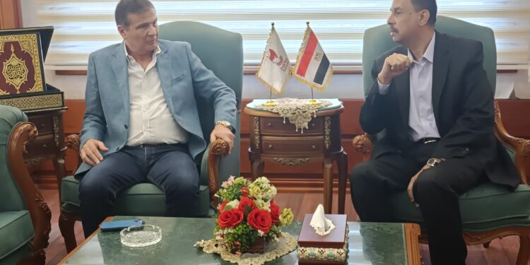 « وزير الزراعة »يبحث مع محافظ سوهاج تعزيز التنمية الزراعية ودعم المزارعين 1 وزير الزراعة