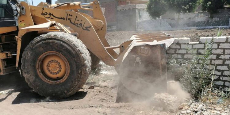 «زراعة أسيوط » تزيل تعديات البناء بإدارتي الفتح والقوصية 1 زراعة أسيوط