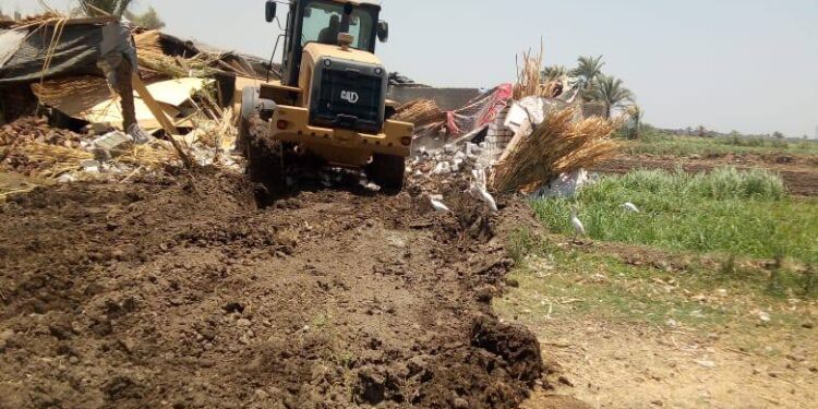 «زراعة أسيوط» تزيل 3 حالات تعدي على الأرض الزراعية 1 زراعة أسيوط