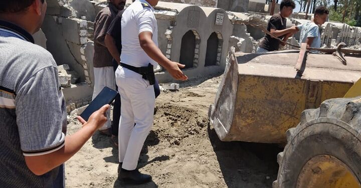 «زراعة كفر الشيخ » تزيل 117 مقبرة مخالفة مقامة على الأراضي الزراعية 1 زراعة كفر الشيخ