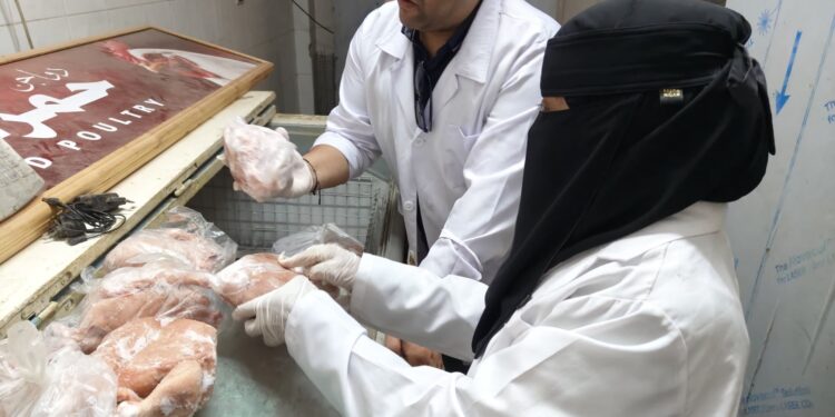 "الزراعة": ضبط 122 طنًا من اللحوم الفاسدة وتحرير 1,553 محضرًا خلال يونيو 1 “الزراعة”: ضبط 122 طنًا من اللحوم الفاسدة وتحرير 1,553 محضرًا خلال يونيو