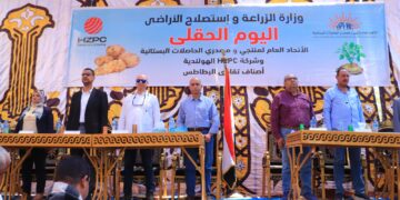 اتحاد منتجي الحاصلات البستانية ينظم يوم حصاد لأصناف البطاطس الجديدة بالمنيا 3 اتحاد منتجي الحاصلات البستانية