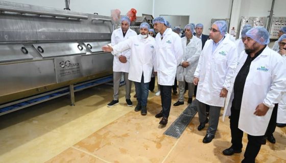 وزير الصناعة يتفقد مصنع السويدي للخضر والفاكهة المجمدة بالإسماعيلية 7 وزير الصناعة يتفقد مصنع السويدي للخضر والفاكهة المجمدة بالإسماعيلية