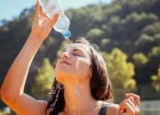 كيف أحافظ على جسمي باردًا ورطبًا أثناء الصيف