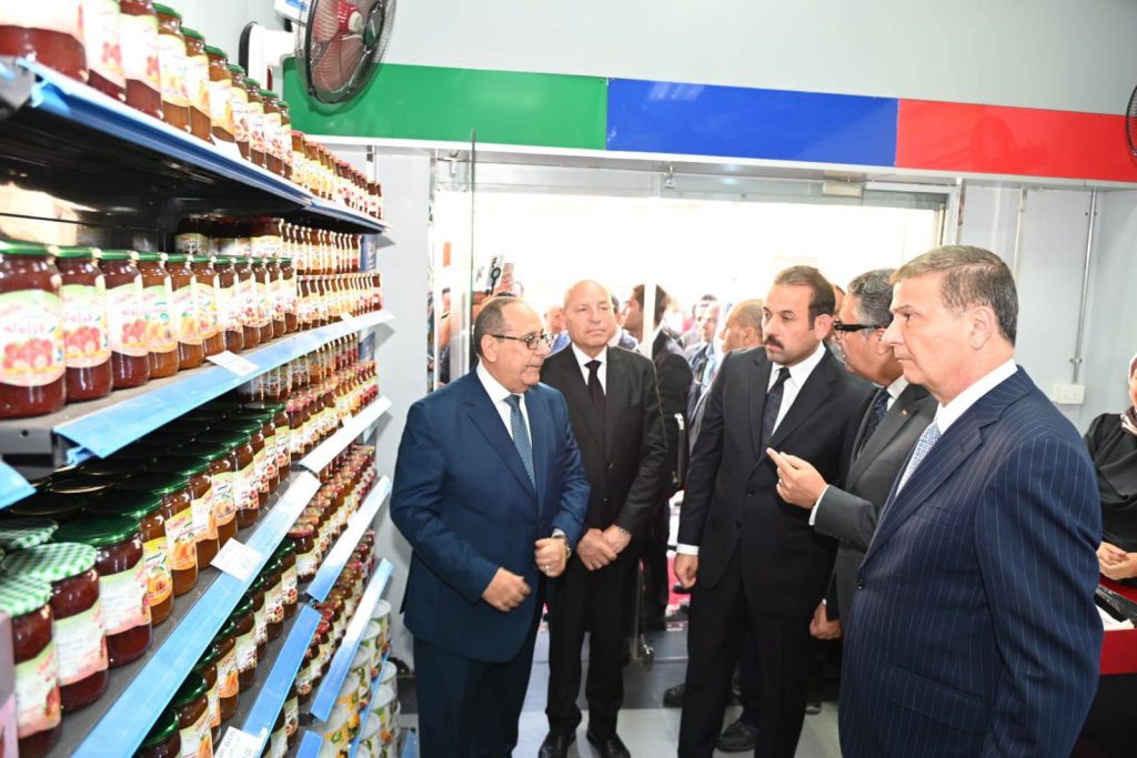 وزراء التموين والزراعة ورئيس جهاز مستقبل مصر يفتتحون 20 فرعًا لـ«كاري أون» 14 809729940 2629878844099285 5604115643741579417 n