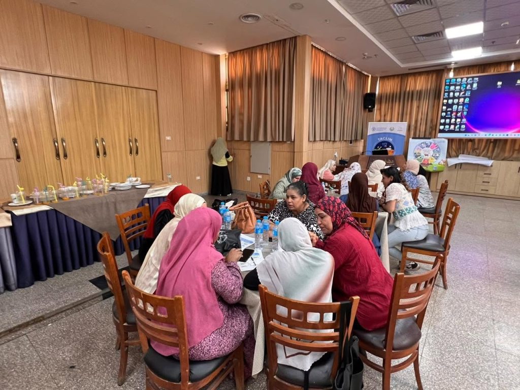 الفاو تنظم تدريبا للأطباء البيطريين وورشة عمل للرائدات الريفيات بأسيوط 13 الفاو
